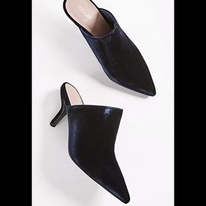 🆕NWB DVF Blue Velvet Mules